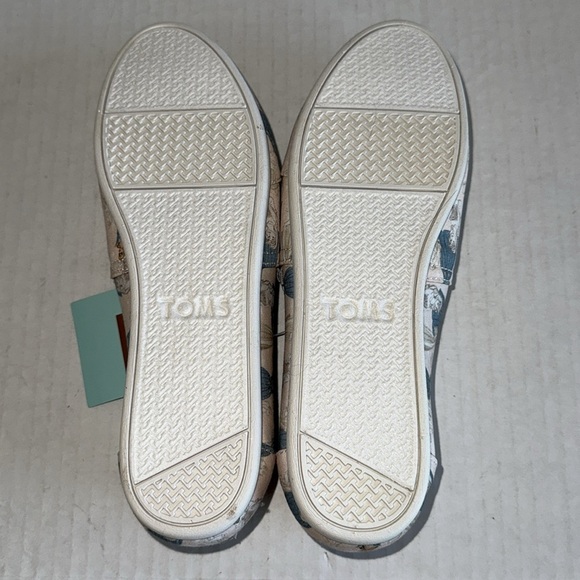 NWT TOMS X Disney Limited Edition Sleeping Beauty Slip On Shoes - Picture 10 of 11